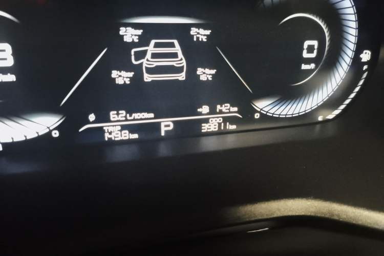 Used Geely Auto Emgrand 2022 4th Generation 1.5L CVT Flagship Model Odometer Close Up