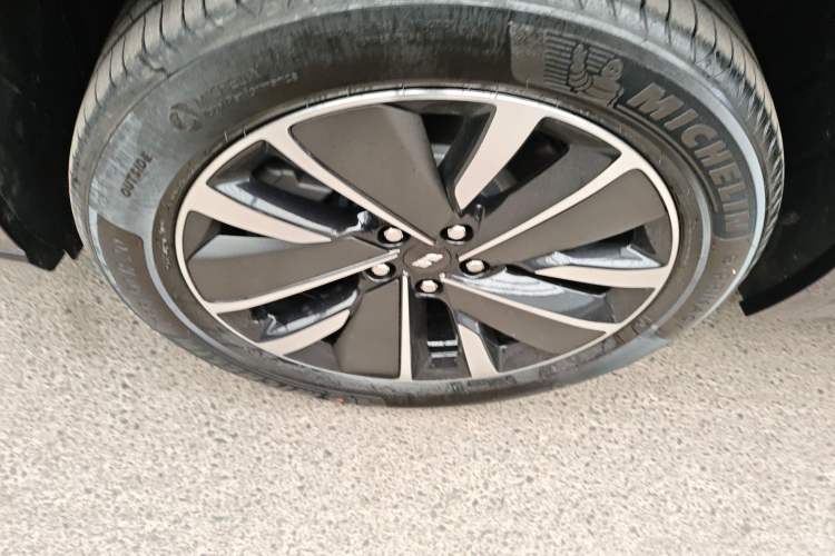 Used Li Auto L8 2025 Max Smart Refresh Edition Left Front Wheel Hub