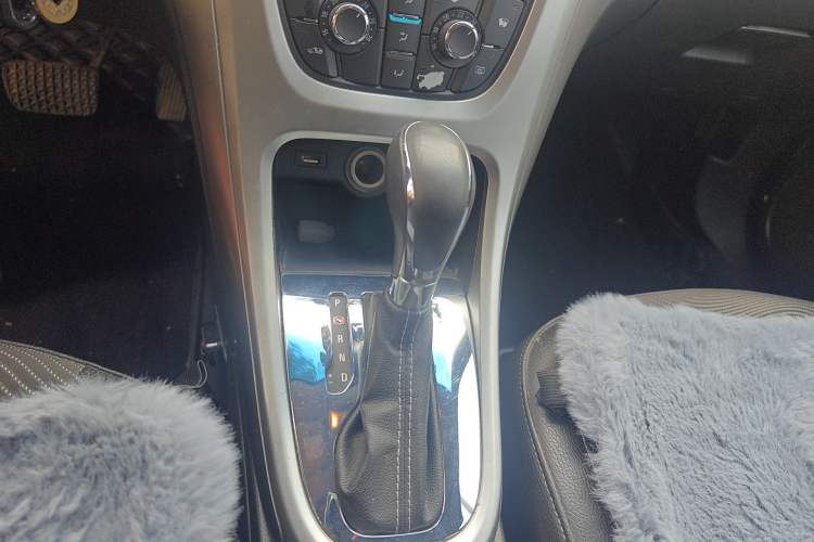 Used Buick GT 2013 XT 1.6T Automatic Fashion Sport Edition Gear Lever