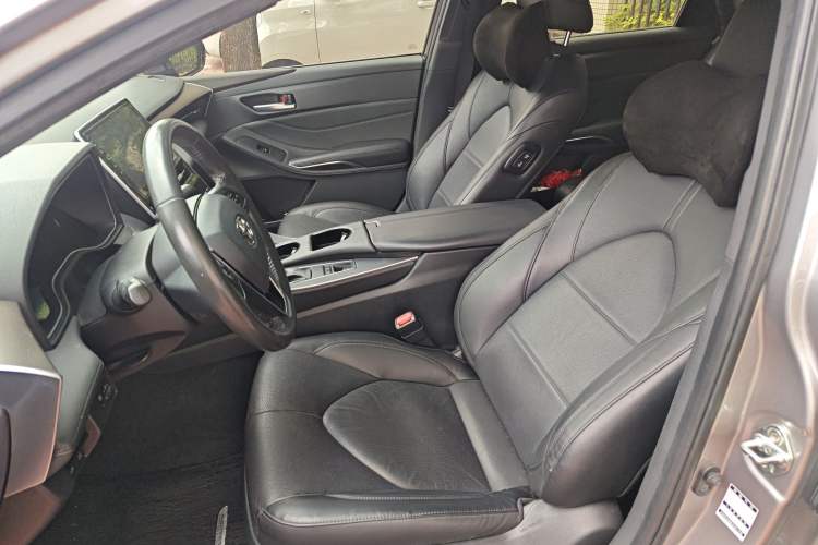 Used Toyota Avalon 2019 2.0L XLE Premium Edition China VI Left Front Seat