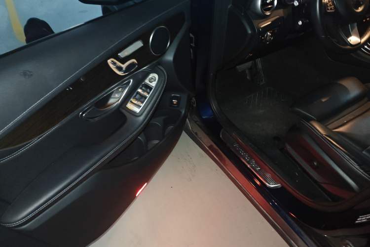 Used Mercedes-Benz GLC 2018 Facelifted GLC 260 4MATIC Dynamic Edition Driver Seat