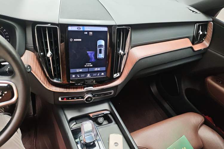 Used Volvo XC60 2023 B5 4x4 Smart Luxury Edition
