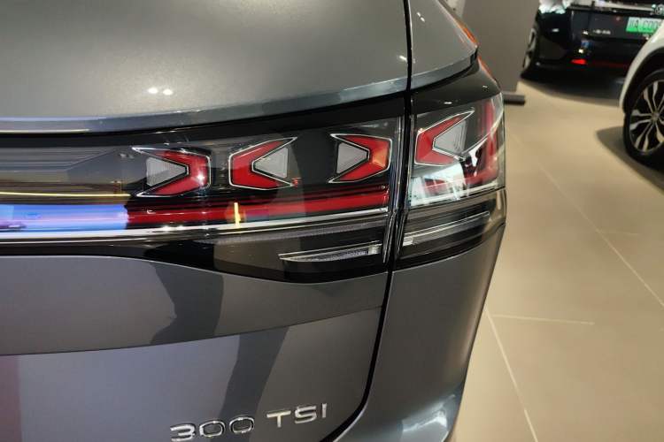 Used Volkswagen Tayron 2023 300TSI Two-Wheel-Drive Luxury Plus Advanced Edition
