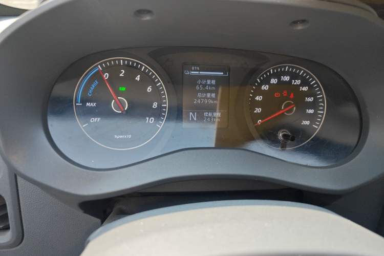 Used Wuling Yangguang 2024 300km Comfort-Grade Passenger Van 60kW