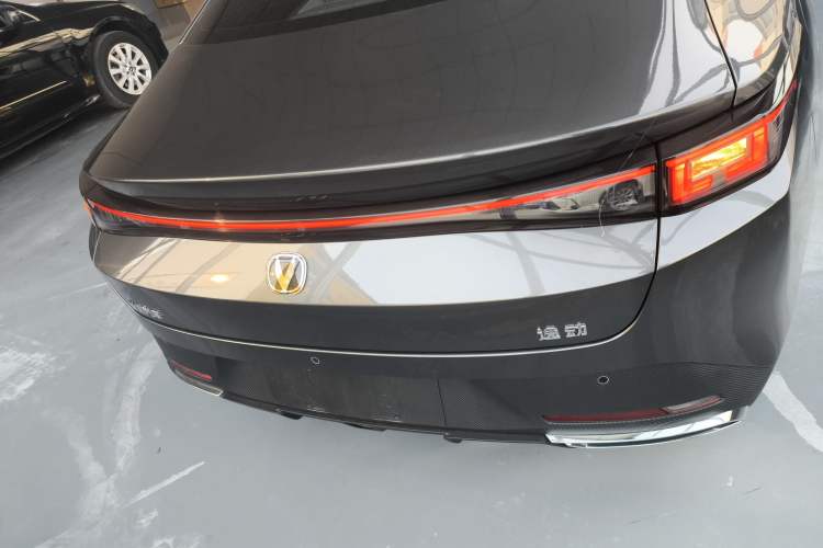 Used CHANGAN Eado PHEV 2025 Smart New Blue Whale 145KM High-Energy Edition
