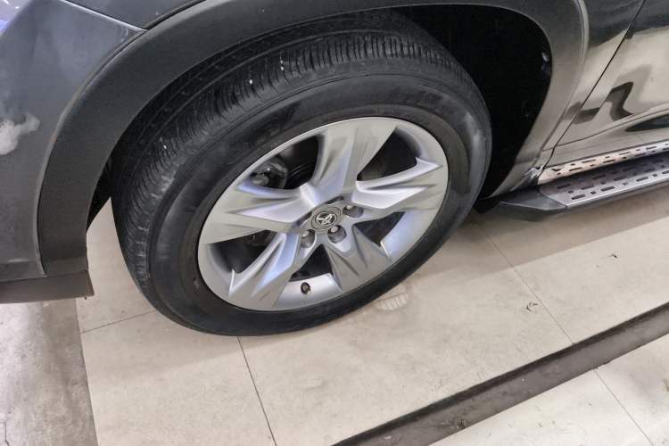 Used Toyota Highlander 2015 2.0T Four-Wheel Drive Luxury Edition 7-Seater Left Front Wheel Hub