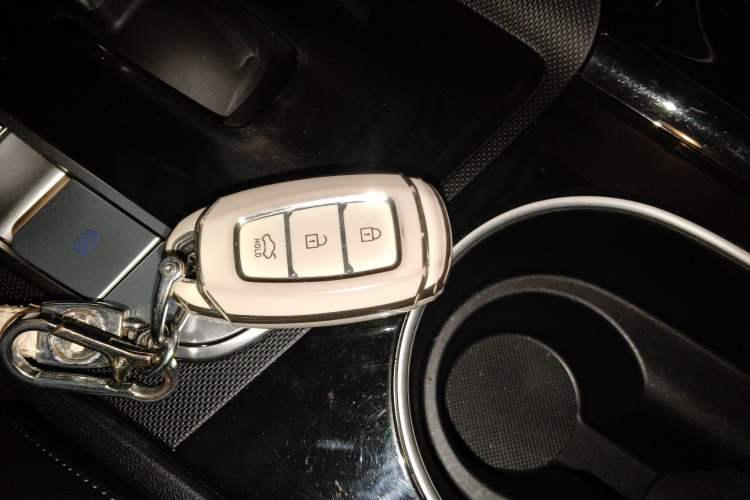 Used Hyundai Elantra 2022 1.5L CVT GLX Elite Edition Vehicle Key