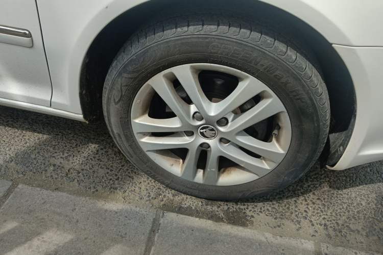 Used Skoda Octavia 2014 1.6L Automatic Yijun Edition Right Front Wheel Hub