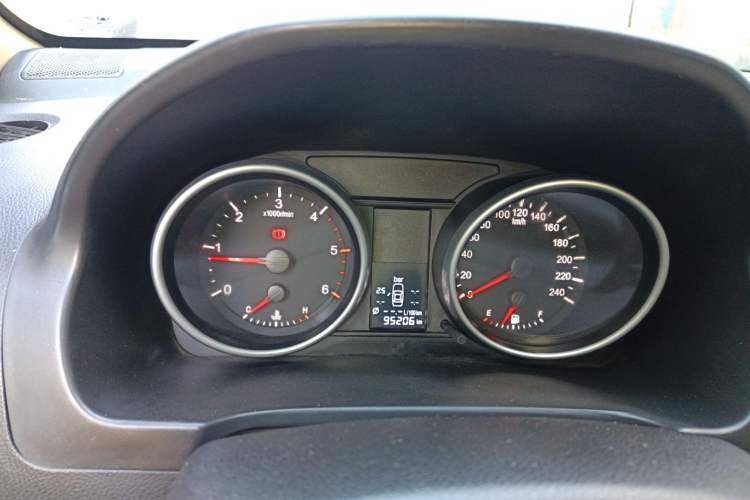 Used Haval H6 2011 Green Silence 2.0T Manual Two-Wheel Drive Urban Model
