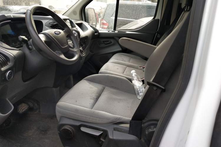 Used Ford Transit 2017 2.0T Gasoline Automatic Multi-Function Commercial Vehicle Short Wheelbase Low Roof China V Standard
