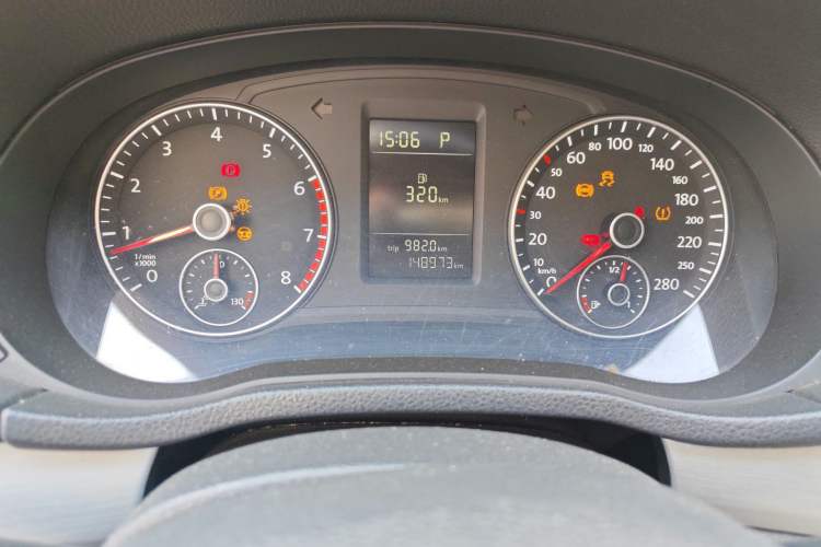 Used Volkswagen Passat 2014 1.8TSI DSG Prestige Navigation Edition Odometer Close Up