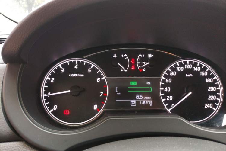 Used Nissan Tiida 2016 1.6L CVT Cool Dynamic Edition