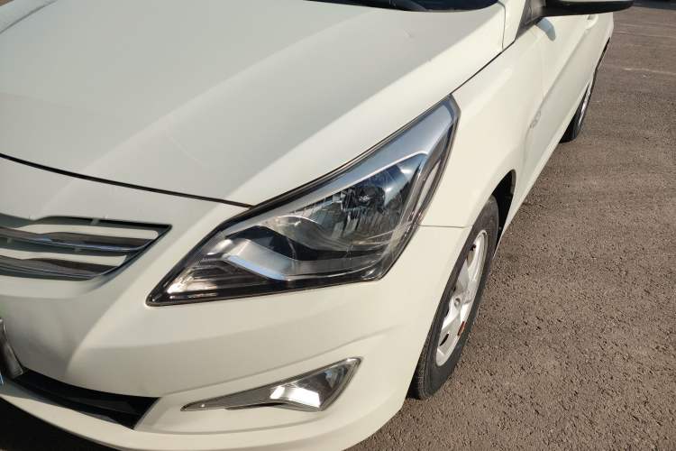 Used Hyundai Verna Ray 2016 1.4L Automatic Leading-Edge GLX Left Front Headlight