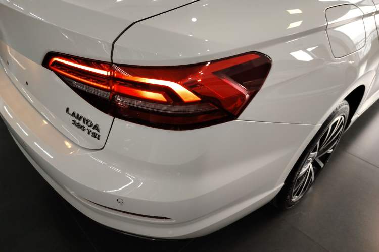 Used Volkswagen Lavida 2019 280TSI DSG Luxury Edition China VI Standard Right Rear Taillight