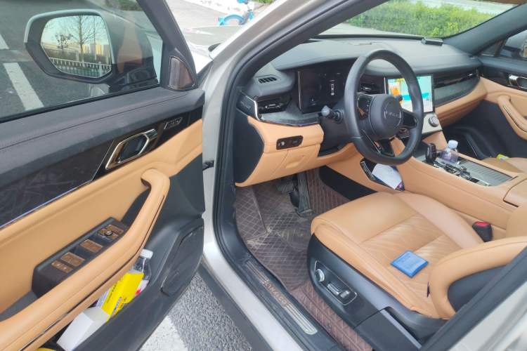 Used Lynk & Co 09 2021 2.0T Halo Six-Seater