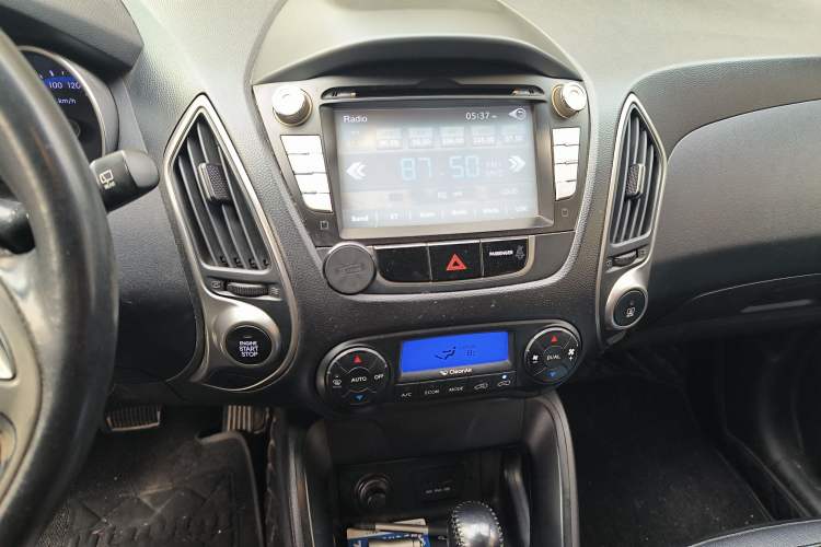 Used Hyundai ix35 2013 2.0L Automatic Two-Wheel Drive Smart GLS China IV Standard