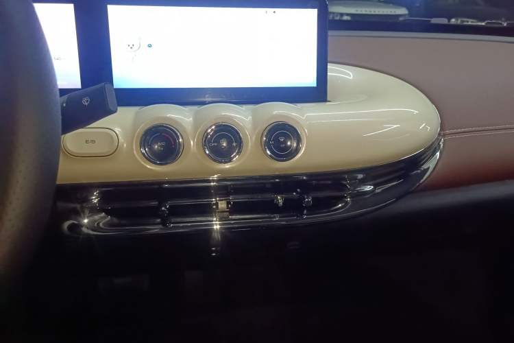 Used Wuling Bingo 2023 410 km Lingxi Deluxe Edition Audio And AC Panel