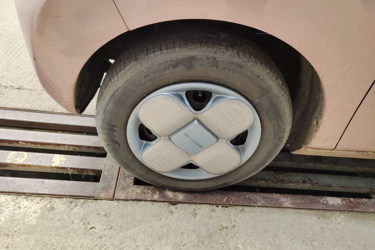 Used Geely Galaxy Panda 2023 Panda Mini 200km Endurance Bear
