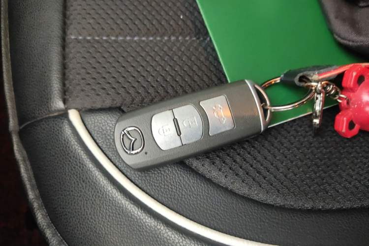 Used Mazda Mazda 3 Axela 2014 Sedan 1.5L Manual Comfort Model