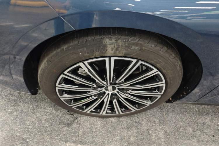 Used Geely Galaxy 8 2025 130km EM-P Starship Edition Exterior 4