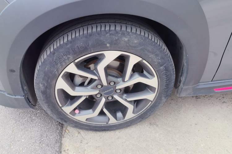 Used Lynk & Co 02 2019 1.5T DCT Two-Wheel Drive Pro Edition China VI Standard Left Front Wheel Hub