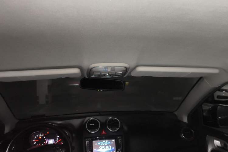 Used Haval H6 2014 Upgraded Model 1.5T Manual Two-Wheel Drive Elite Version Headliner