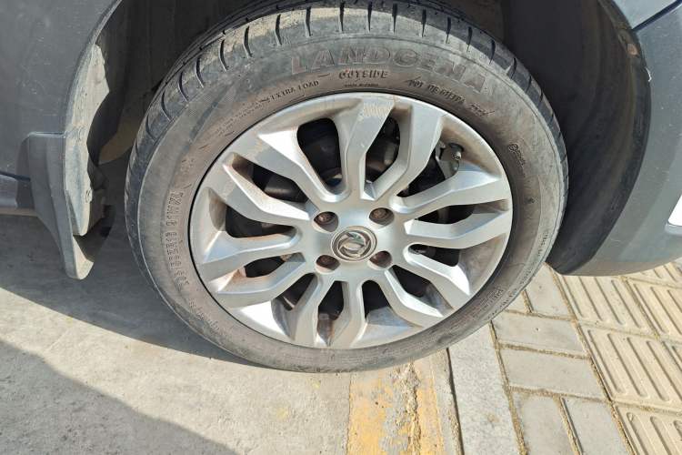 Used Dongfeng Aeolus AX3 2016 1.5L Manual Shangkue Model
