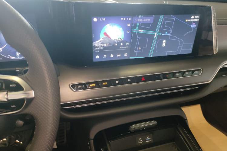 Used Hongqi H9 2024 2.0T Qixiang Private Style Edition Audio And AC Panel