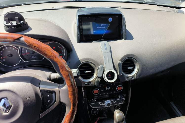 Used Renault Koleos 2013 2.5L Two-Wheel Drive Comfort Edition Audio And AC Panel