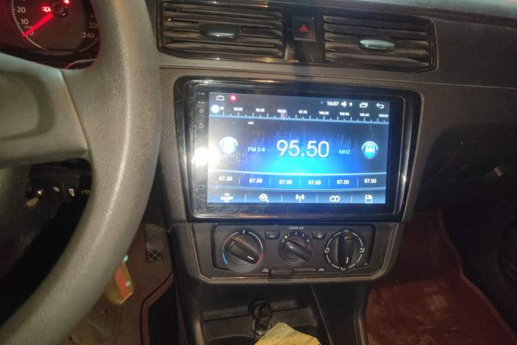 Used Volkswagen Santana 2016 1.4L Manual Fashion Edition Audio And AC Panel