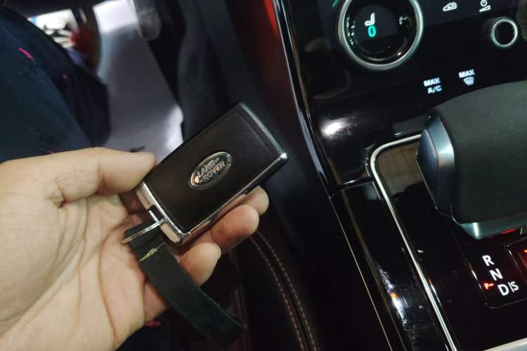 Used Land Rover Range Rover Velar 2022 250 PS Sparkling Heritage Edition
