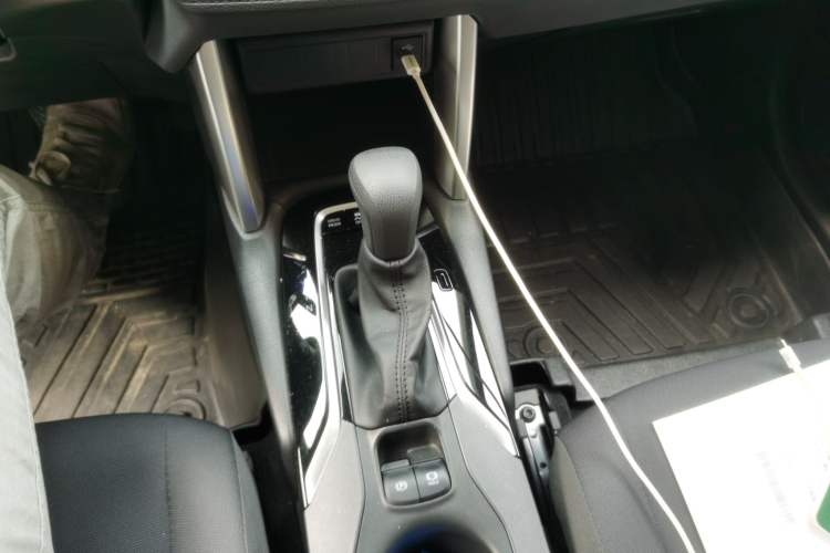 Used Toyota Corolla Cross 2024 2.0L Smart Electric Hybrid Dual-Engine Pioneer Edition Gear Lever