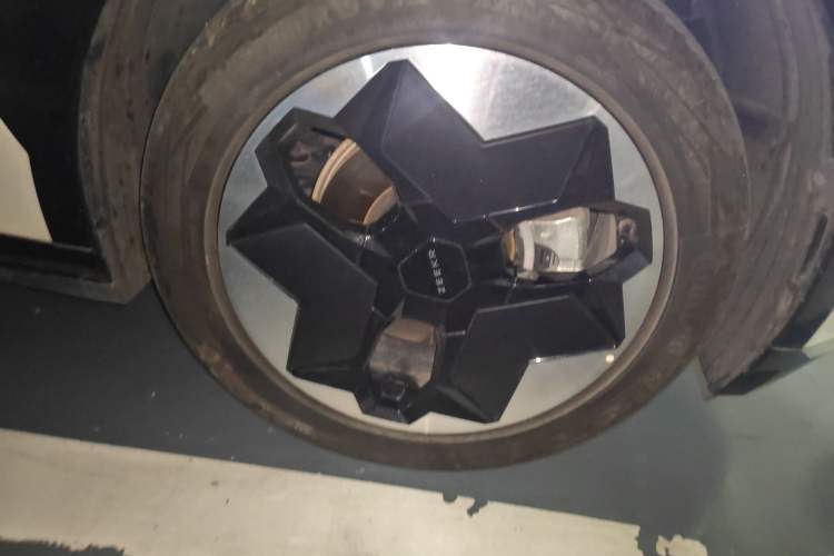 Used Zeekr X 2023 Rear-Drive YOU Edition 4 Seats Right Front Wheel Hub