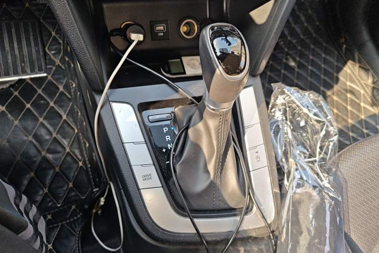 Used Hyundai Elantra (6th Generation / Lingdong) 2019 1.5L CVT ZhiXuan – Elite Version Gear Lever