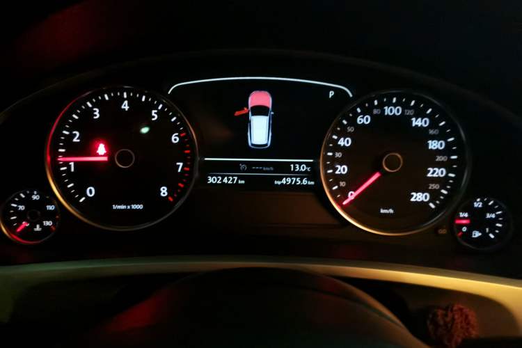 Used Volkswagen Touareg 2011 3.0 TSI Standard Version Instrument Cluster