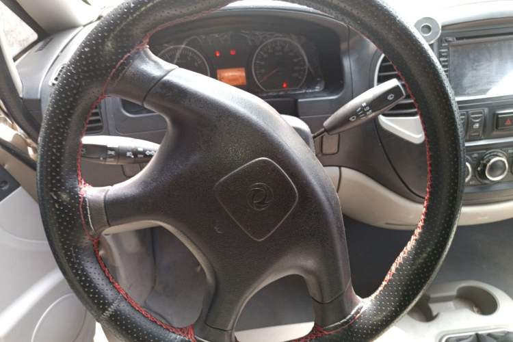 Used FORTHING Lingzhi 2015 V3 1.6L 7-Seater Standard Model Steering Wheel