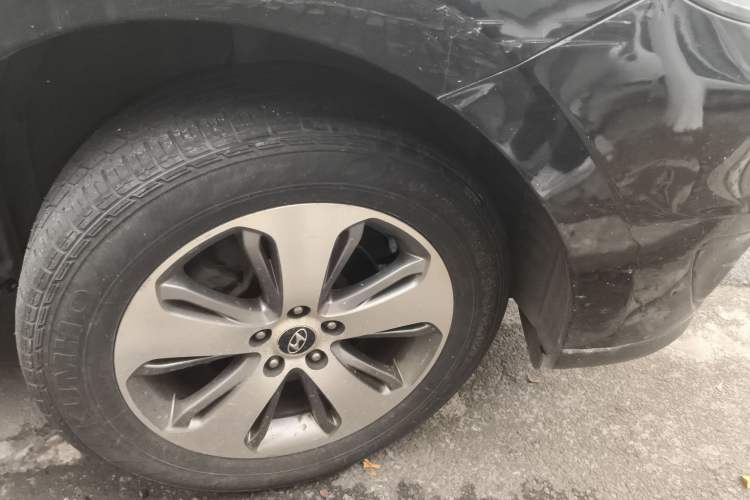 Used Hyundai Santa Fe Classic 2011 2.4 Ultimate Edition Five-Seater Two-Wheel Drive
