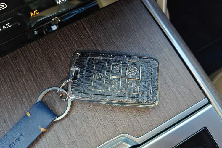 Used Land Rover Range Rover 2023 3.0 L6 400 PS Extended Long-Wheelbase Version