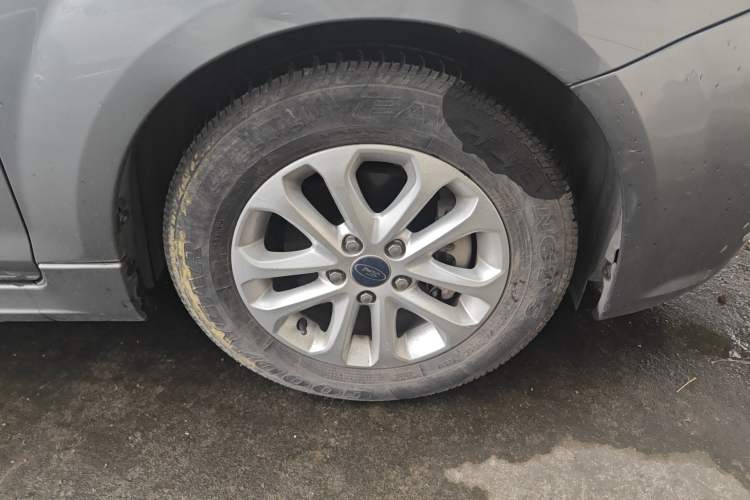 Used Ford Focus 2012 Hatchback Classic 1.8L Automatic Fashion Edition Right Front Wheel Hub