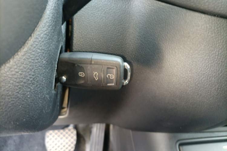 Used Volkswagen Tiguan 2016 280TSI Automatic Two-Wheel-Drive Silk Road Style Edition Vehicle Key