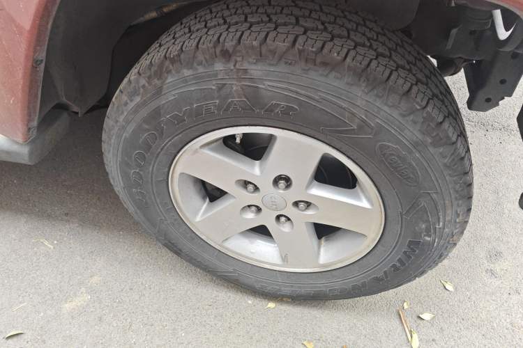 Used Jeep Wrangler 2014 2.8TD Sahara Four-Door Edition Right Front Wheel Hub