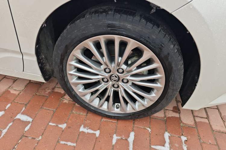 Used Toyota Avalon 2019 Dual-Engine 2.5L XLE Prestige Version China VI Standard