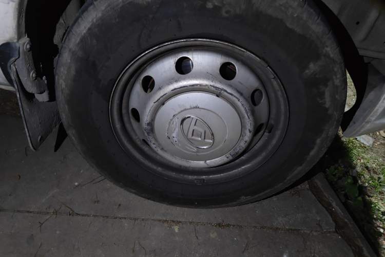 Used SAIC MAXUS Xintu V80 2021 2.0T AMT Classic Aoyuntong 127 PS Mid-axle Mid-roof 6/7/8/9-Seater
