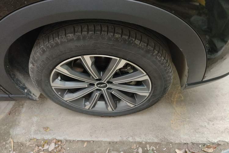 Used Chery Fengyun T9 2025 120 Long-Range Luxury Version 5 Seats Lithium Iron Phosphate Right Front Wheel Hub