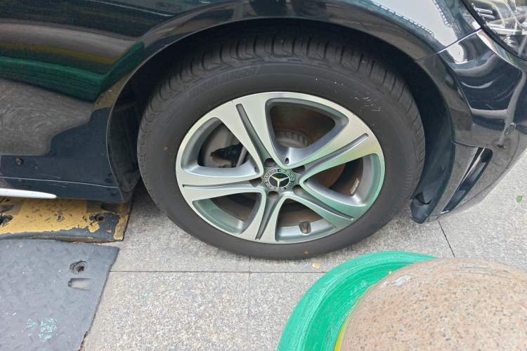 Used Mercedes-Benz C-Class 2019 Restyled C 260 L Sport Edition Right Front Wheel Hub