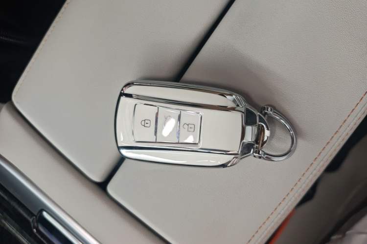 Used Dongfeng Aeolus Yixuan MAX 2023 1.5T Super Cool Trendy Dad Edition Interior 1