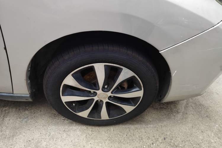 Used Venucia M50V 2017 1.5L XL Manual Comfort Edition Right Front Wheel Hub