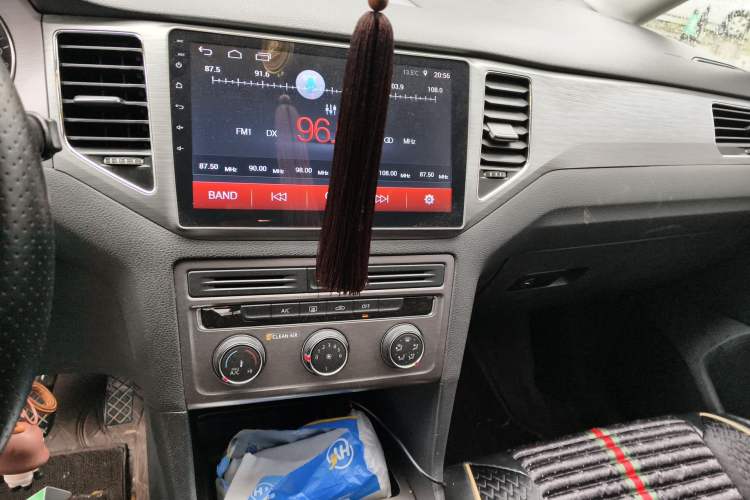 Used Volkswagen Golf Sportsvan 2016 1.6L Automatic Comfort Model Audio And AC Panel