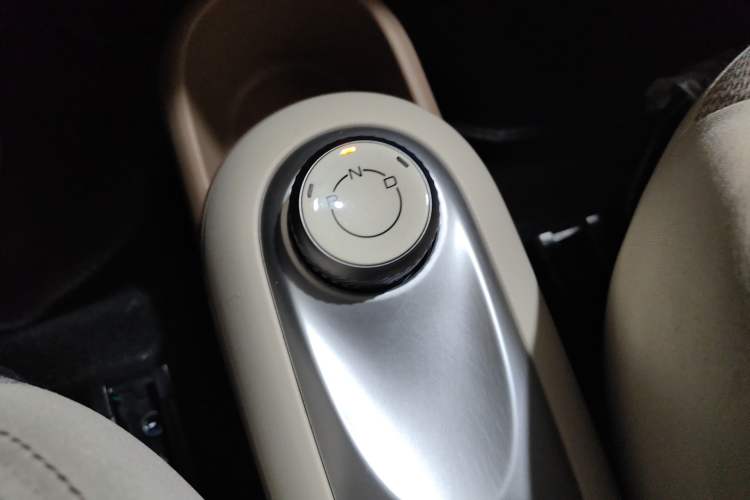 Used Wuling Hongguang MINIEV 2025 Four-Door Version Premium Edition Gear Lever