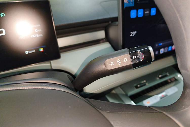 Used Roewe D6 2025 450km Deluxe Edition